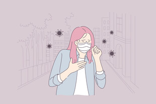 戴口罩女士手持物品查看