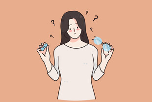 女孩纠结选择左右物品