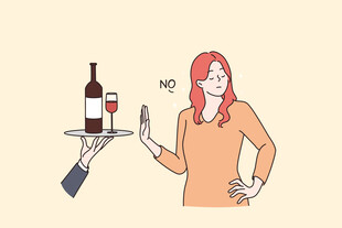 女士拒绝递来的酒