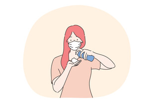 女子手持相机准备拍照