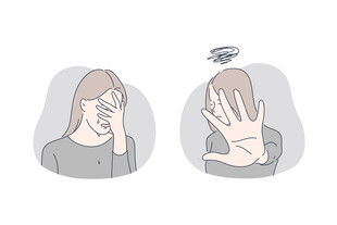 女孩手势示意停止思考