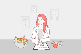 办公女性享用健康零食