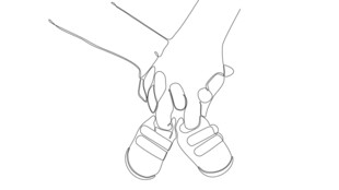 亲子牵手穿童鞋瞬间
