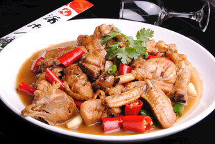 香辣美味爆炒鸡肉