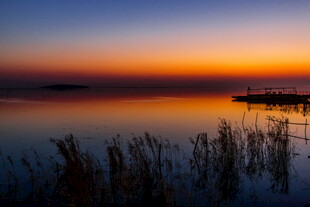 湖畔夕阳美景