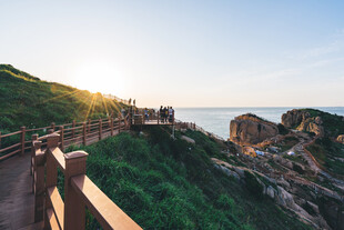 东极岛海边栈道