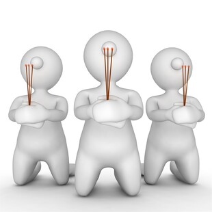 三人持棒站立的3D小人