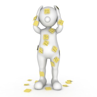 小人被金币环绕显惊喜
