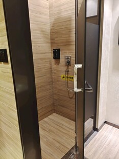 现代简约风格玻璃淋浴房