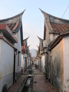 古巷中的中式传统建筑风貌