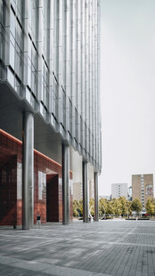 现代都市商务建筑外观