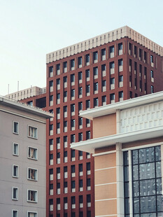 城市中风格各异的建筑