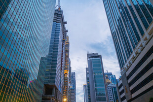 都市高楼林立的繁华景象