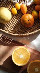 果篮中的多彩新鲜柑橘