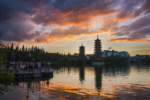 桂林城市古塔美景