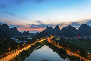 黄昏下的桂林山水风景
