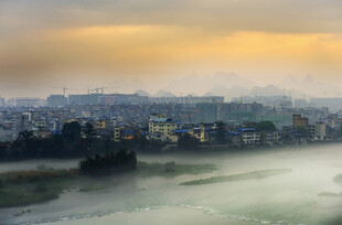 桂林河畔黄昏美景