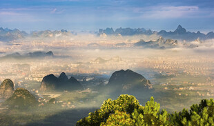 桂林山间云海美景