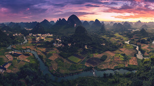 桂林山水间的绚丽黄昏