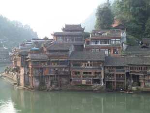 湘西河畔古色古香吊脚楼