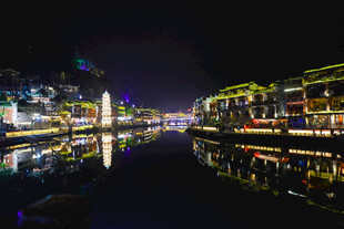 凤凰古城水乡夜景