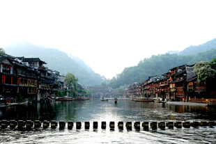 湘西凤凰古镇河畔美景