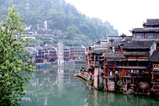 湘西凤凰古城河畔美景