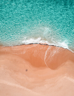 沙滩与海浪的美丽景致