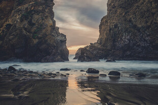海岸峡湾间的壮丽自然景观