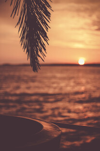 夕阳下的海边美景