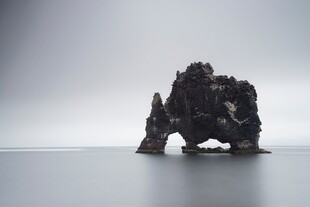 黑色奇异造型岩石摆件
