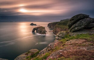 海边日落岩石美景