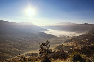 山间日出美景