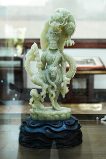 玉雕骏马摆件