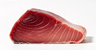 新鲜金枪鱼肉块