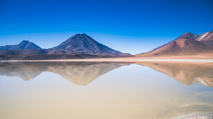壮丽湖山倒影美景