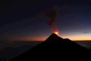 火山喷发的壮丽瞬间