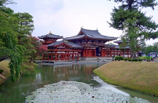 日式古典建筑与水景风光