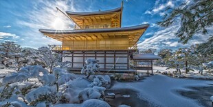 雪中金阁寺美景