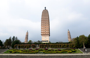 大理崇圣寺三塔景观
