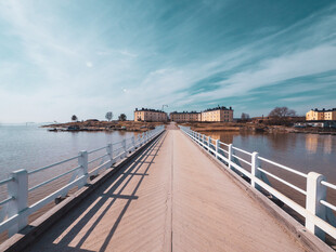 湖畔长桥风景