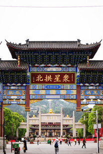 昆明篆塘公园牌坊景观