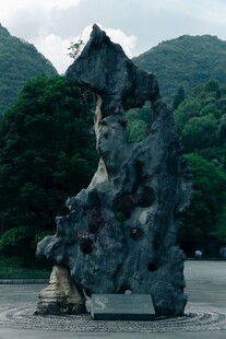 奇特造型的户外景观石