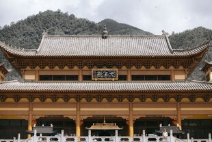 中式古建筑寺庙外观