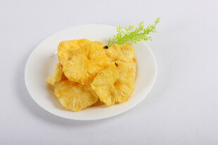 美味油炸菠萝片摆盘精致