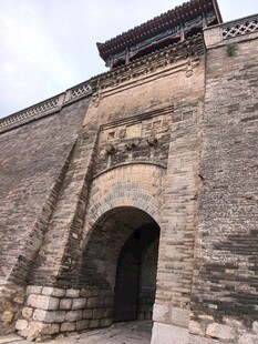 古老城门尽显岁月沧桑