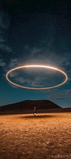 沙漠夜空的神秘光环