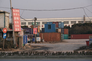 城郊简易道路与设施场景