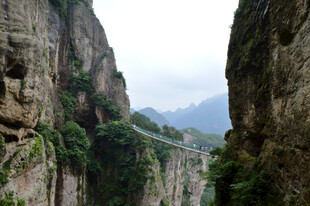 雁荡山陡峭峡谷