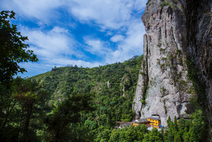 雁荡山山间峭壁